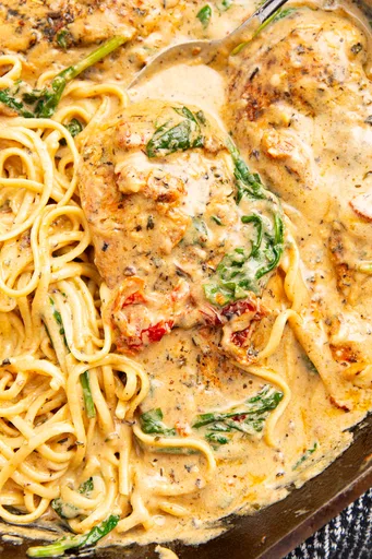 Pollo Cremoso con Tomates Secos y Espinacas