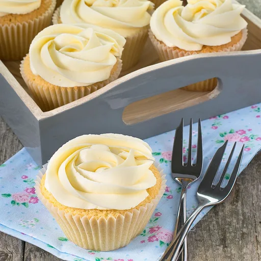 Easy Vanilla Cupcakes