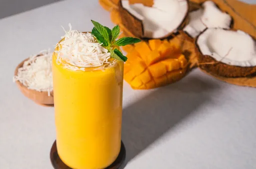 Receta fácil de agua de mango y coco, solo 4 ingredientes