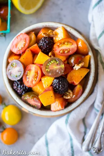 Ensalada sencilla de melocotón y tomate