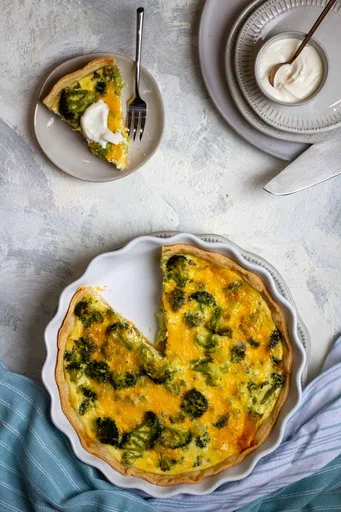 Quiche de brócoli y queso cheddar
