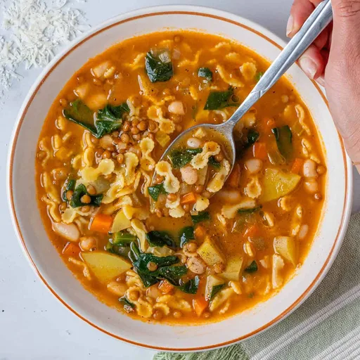 Sopa minestrone italiana (sopa de la longevidad)