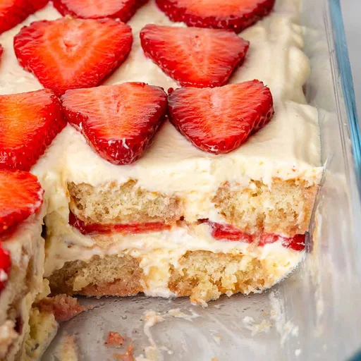 Tiramisú de Fresa (Cremoso, Ligero y Fresco)