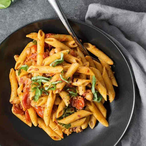 Pasta Penne con Tomate Picante