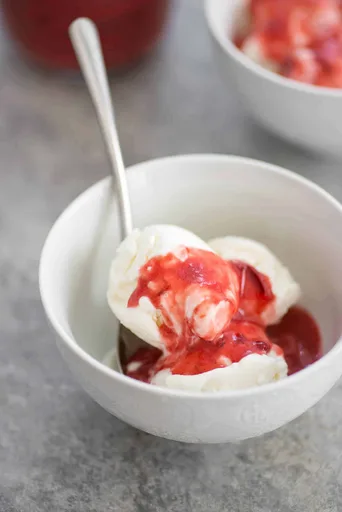 Fresh Plum Compote Dessert Sauce for Frozen Yogurt