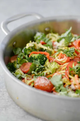 Pasta Primavera con Fideos de Calabacín