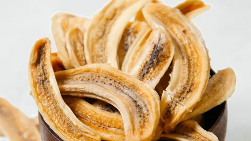 Plátanos machos fritos en freidora de aire, con muy poquito aceite y en 20 minutos