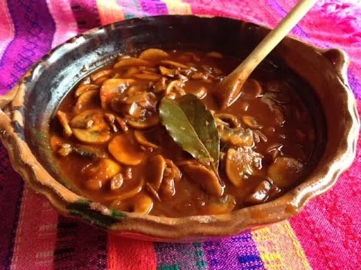 Tacos de champiñones en adobo. Receta fácil y deliciosa de comida mexicana para este lunes sin carne