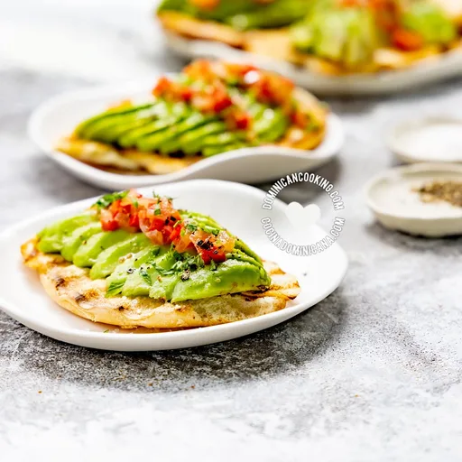 Pan con aguacate dominicano