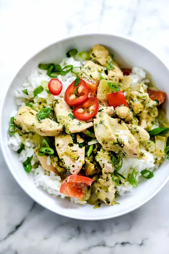 Pollo con jengibre y arroz al estilo tailandés