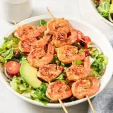 Ensalada de Langostinos a la Parrilla con Vinagreta de Miel y Lima