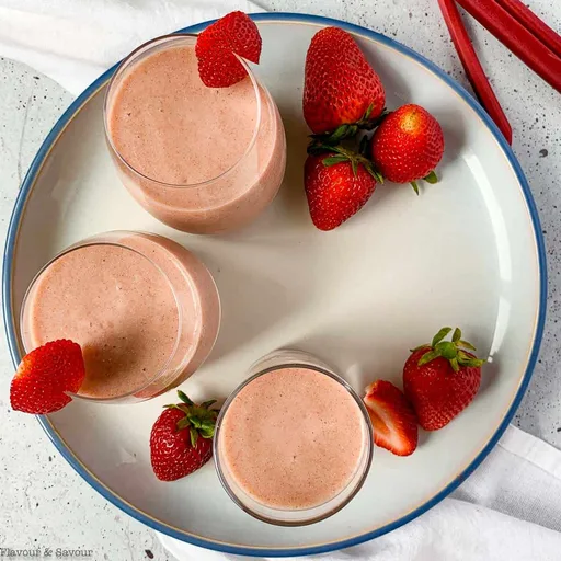 Strawberry Rhubarb Pie Smoothie