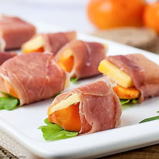 Bocaditos de caqui, queso y jamón serrano