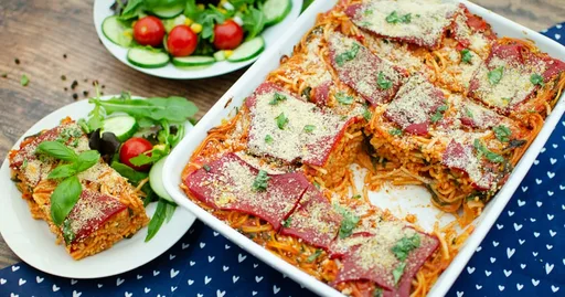 Pasta al horno con tomates secos y pimientos asados