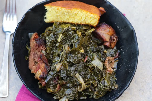 Receta de Verduras de Hoja Estilo Sureño