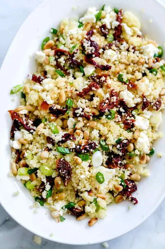 Cuscús con tomate seco y feta