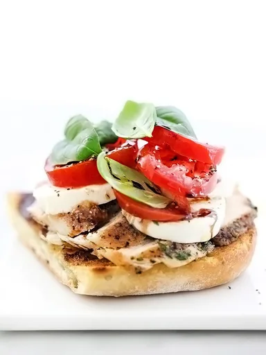 Sándwich de pollo a la caprese