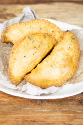 Pastelillos de pollo (empanadas puertorriqueñas de pollo)