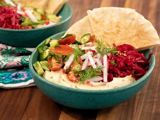Bolws de humus vegano cargados