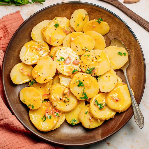 Ensalada de patatas vegana (de inspiración francesa)