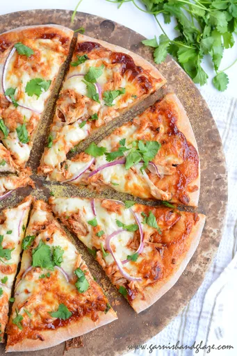 Pizza de pollo con salsa barbacoa