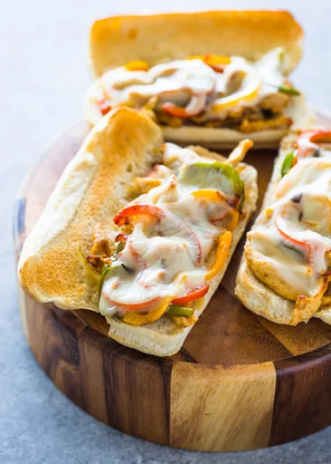 Sándwiches de bistec con queso y pollo + Sorteo