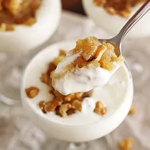 Compota de manzana y jengibre con yogur de vainilla francesa