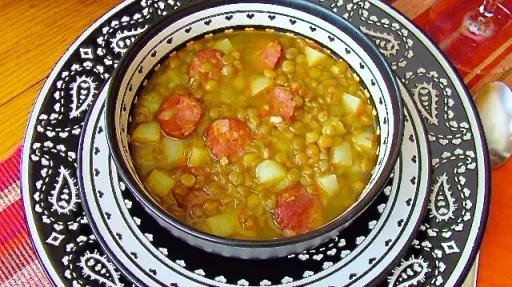 Sopa de lentejas con chorizo