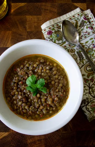 Sopa de lentejas con cilantro
