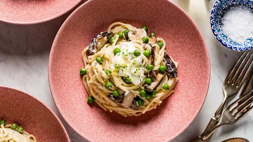 Receta de pasta con champiñones y guisantes