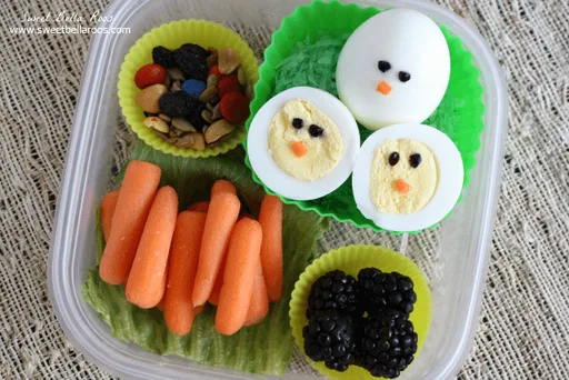 Bento de pollitos con huevo cocido