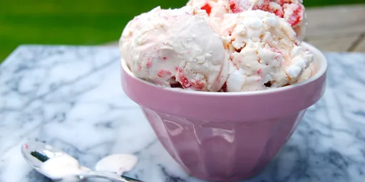 Eton mess ice cream