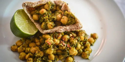 Quick chickpea and spinach curry
