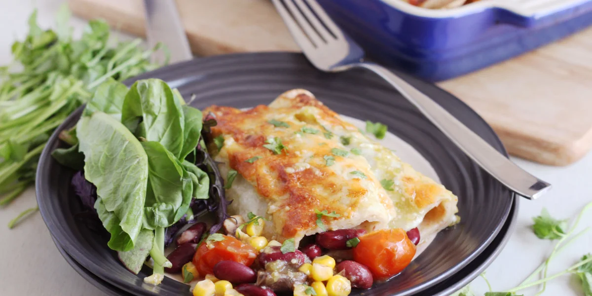 Enchiladas vegetarianas con salsa de tomatillo