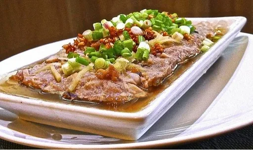 Cerdo picado al vapor con pescado salado