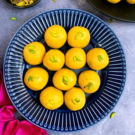 Besan Ladoo Recipe (Besan Ke Laddu)