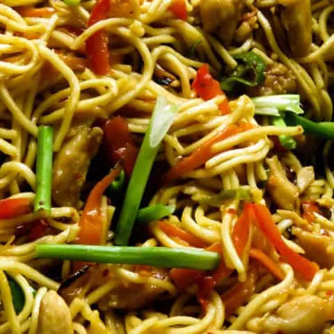 Lo mein de pollo (comidas en una sola olla)
