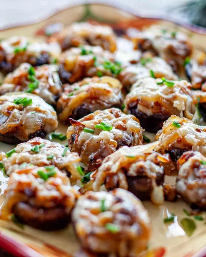Champiñones Rellenos al Estilo Sopa de Cebolla Francesa