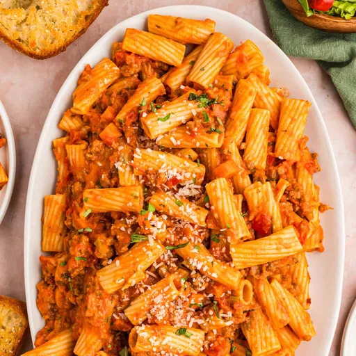 Pasta con Ragu de Salchicha a Fuego Lento