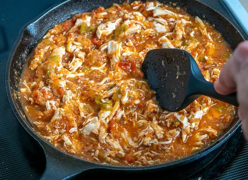 Pollo desmenuzado al estilo mexicano