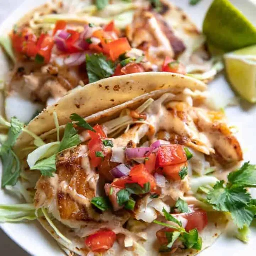 Tacos de pescado con bacalao empanado a la plancha