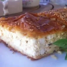 Receta tradicional de Tiropita (pastel de queso griego con feta)
