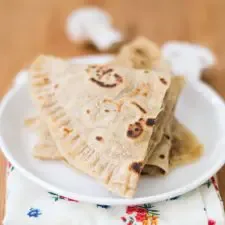 Sándwich de chapati con champiñones tipo quesadilla
