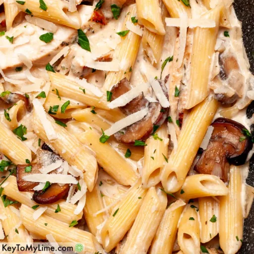 La mejor receta de pasta con pollo y champiñones