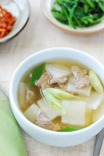 Korean Radish Soup (Muguk)