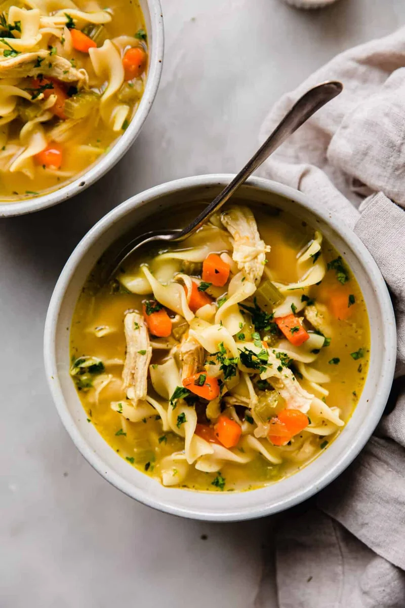 Sopa de pollo con fideos contra la gripe
