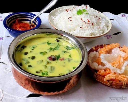Gujarati Bhindi Ki Kadhi