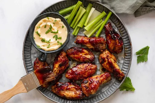 Alitas de pollo picantes a la barbacoa