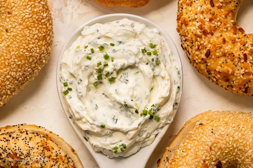 Queso crema a las finas hierbas con cebollino