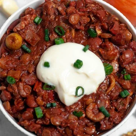 Chili vegetariano fácil de alubias (Chili vegano definitivo)